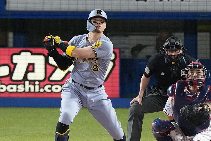 39号を放った阪神・佐藤輝明【写真提供：産経新聞社】