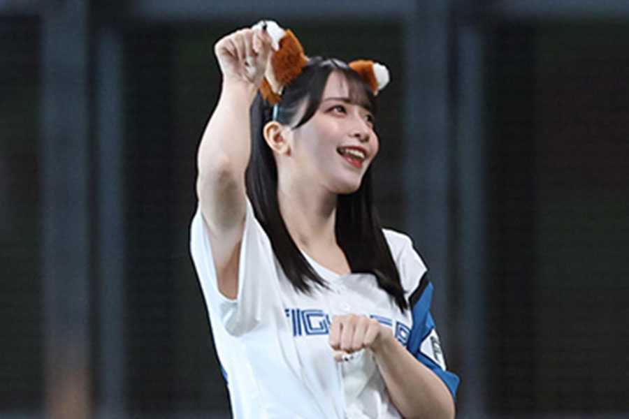 きつねダンスを披露した「＝LOVE」の佐々木舞香さん【写真提供：産経新聞社】