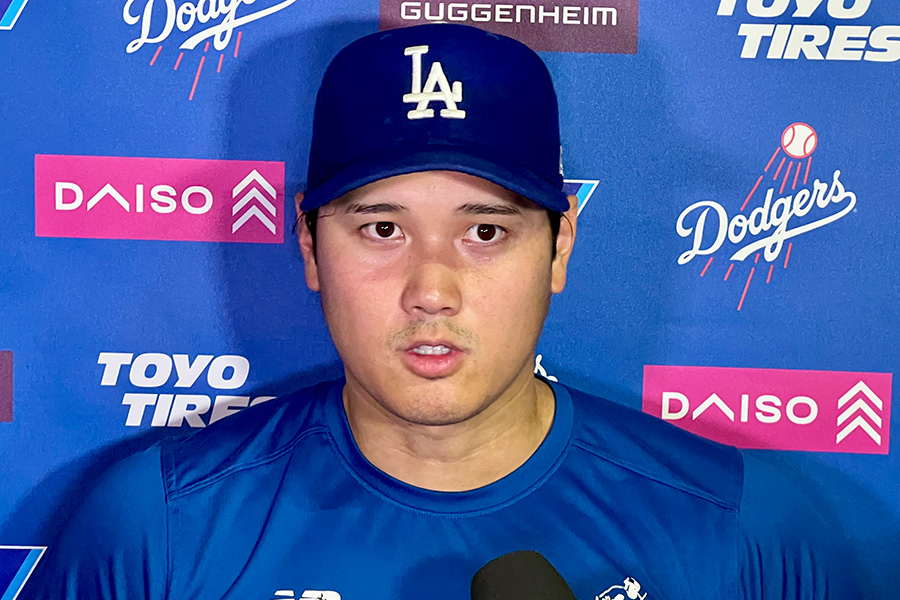 試合後、取材に応じたドジャース・大谷翔平【写真：小谷真弥】　
