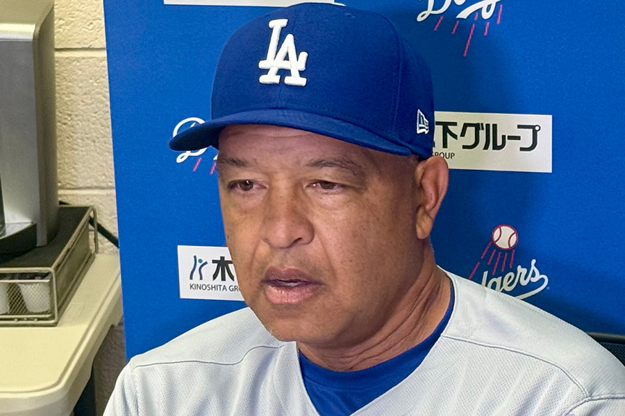 試合後、取材に応じたドジャースのデーブ・ロバーツ【写真：小谷真弥】