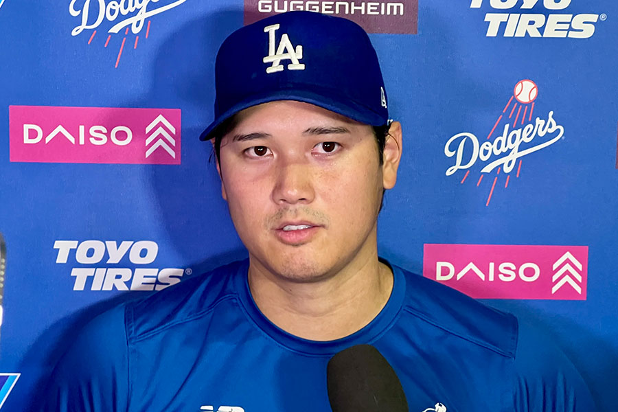 試合後取材に応じたドジャース・大谷翔平【写真：小谷真弥】