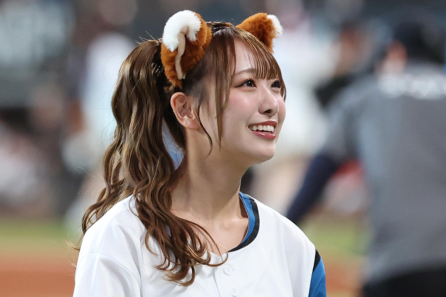 きつねダンスを披露した「=LOVE」の瀧脇笙古さん【写真提供:産経新聞社】