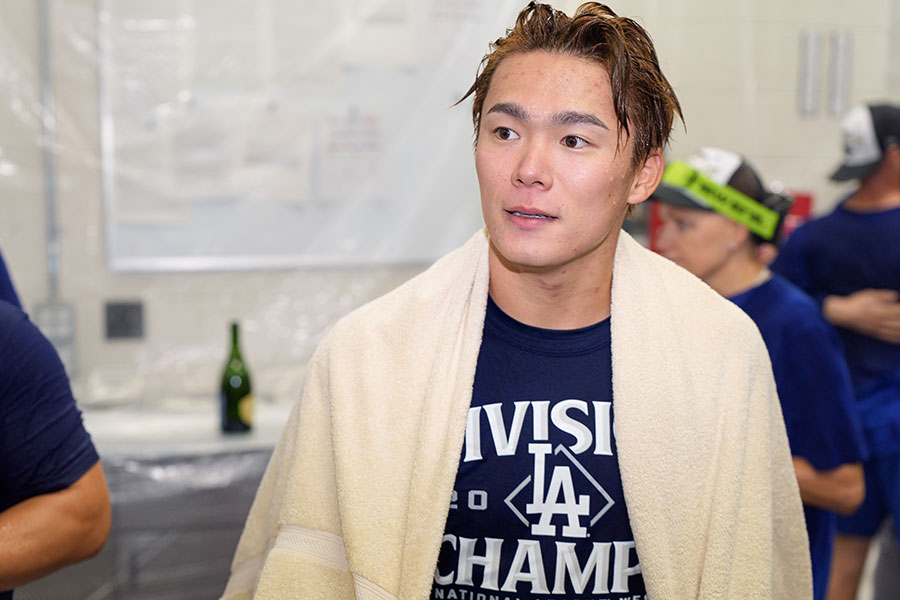 シャンパンファイトに参加したドジャース・山本由伸【写真：アフロ】