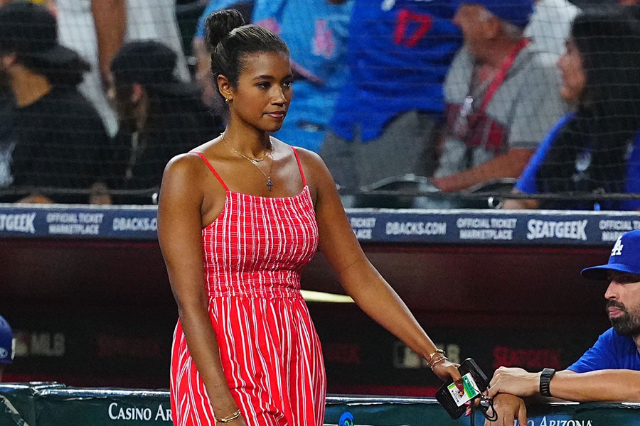 球場に訪れたキルステン・ワトソンさん【写真：荒川祐史】