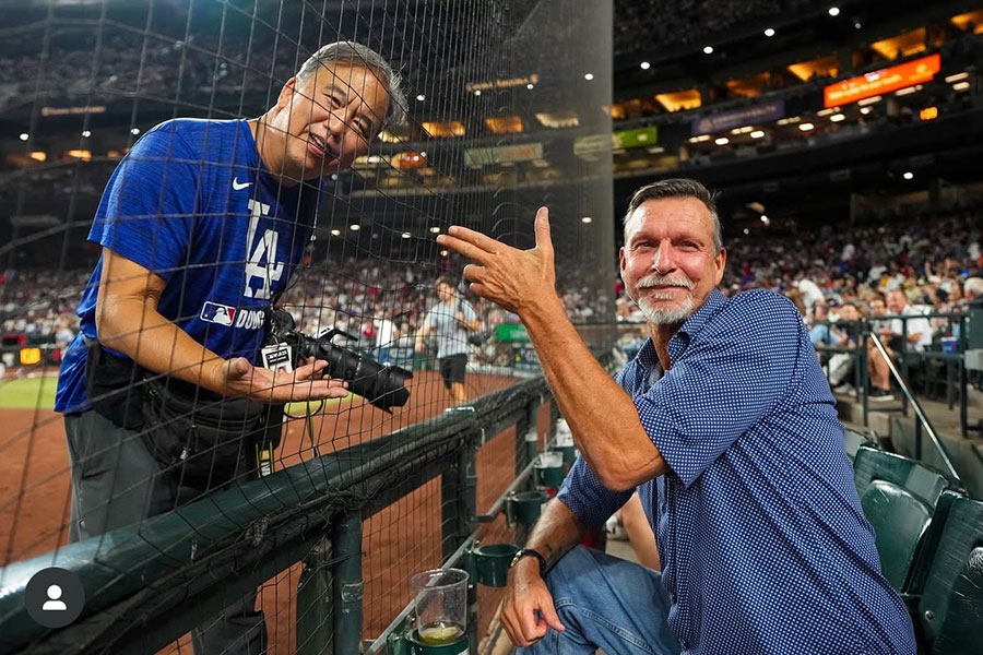 ランディ・ジョンソン氏（右）とジョン・スーフ氏（写真はスクリーンショット）