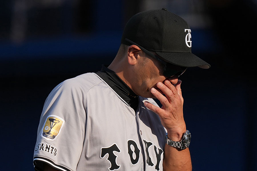 DeNA戦の指揮を執った巨人・阿部慎之助監督【写真提供：産経新聞社】