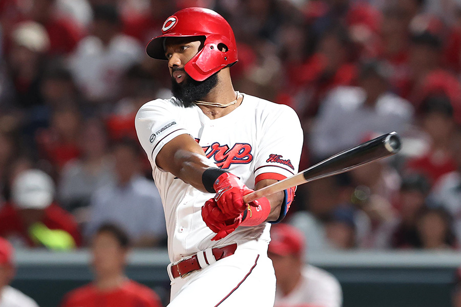 広島のサンドロ・ファビアン【写真：栗木一考】