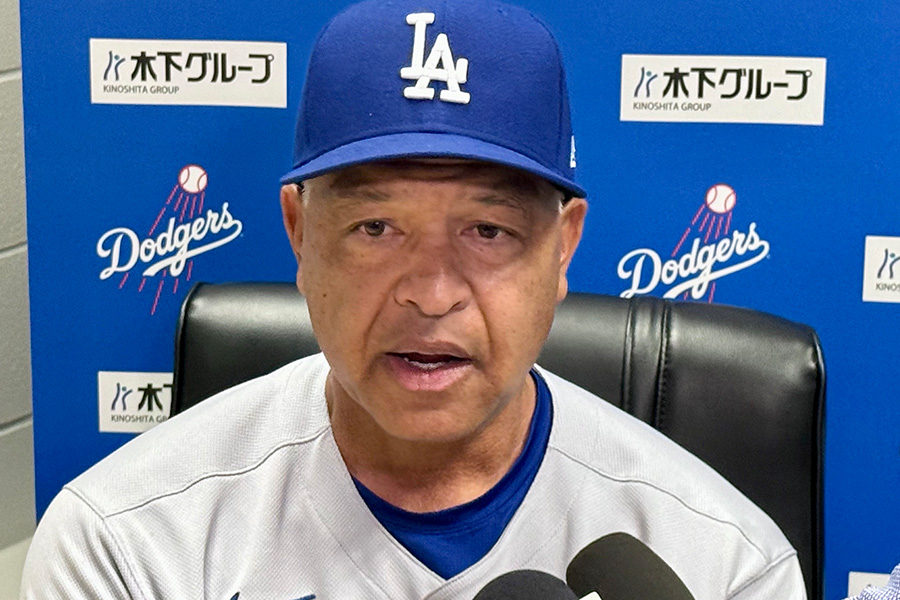 試合後に取材に対応したドジャースのデーブ・ロバーツ監督【写真：小谷真弥】