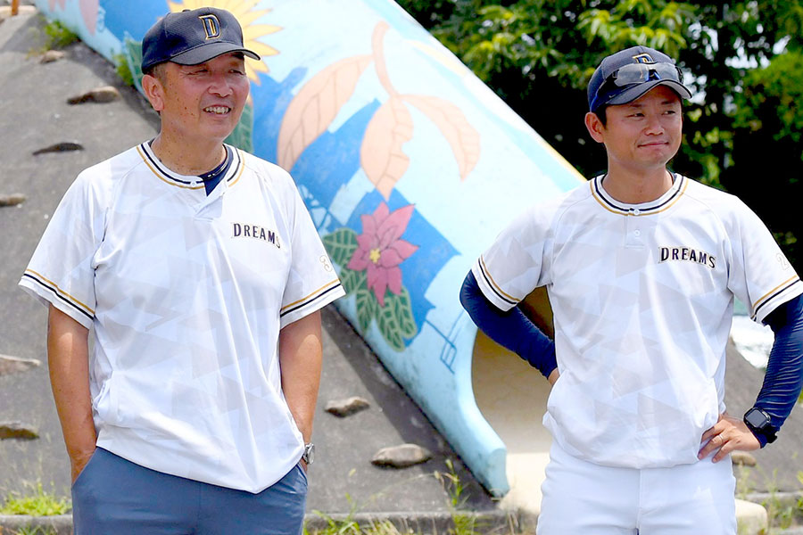 北名古屋ドリームスの岡秀信監督（左）と篠田進太郎コーチ【写真：フィールドフォース提供】