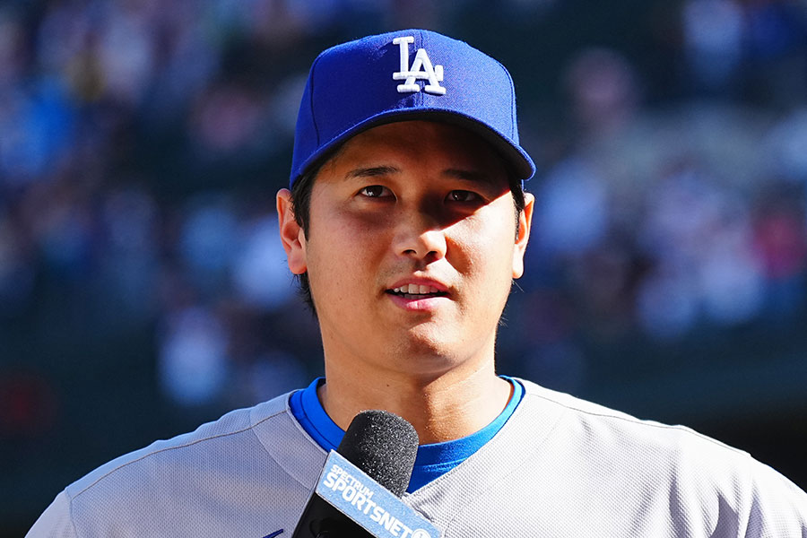 マリナーズ戦後のインタビューに応じたドジャース・大谷翔平【写真：荒川祐史】