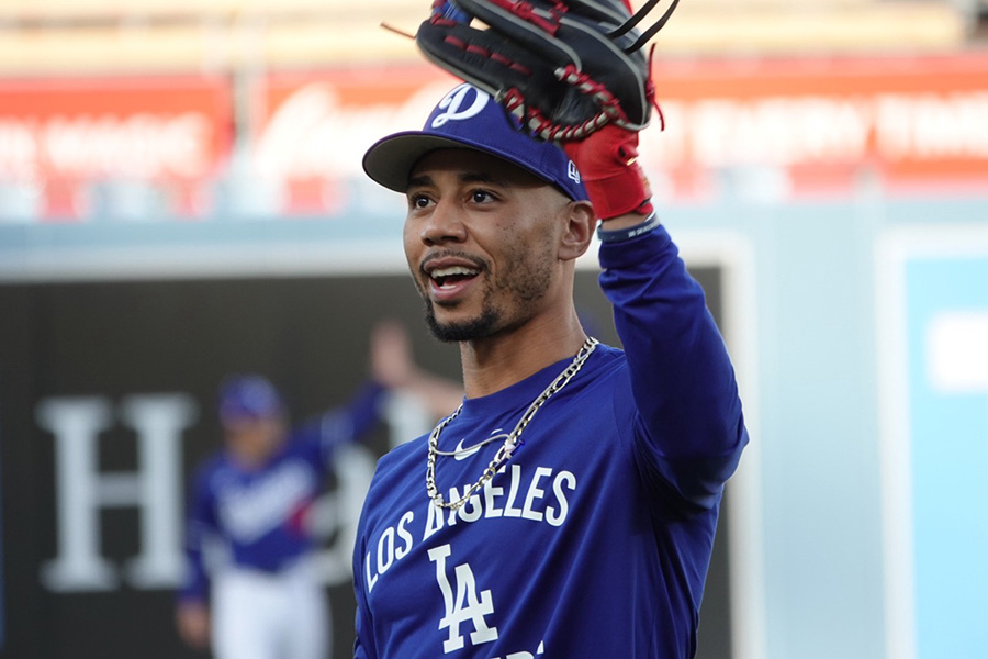 前日会見後、練習に励むドジャースのムーキー・ベッツ【写真：真柴健】