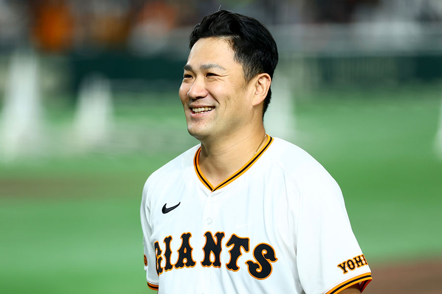 日米通算200勝を達成し、笑みを浮かべる巨人・田中将大【写真：加治屋友輝】