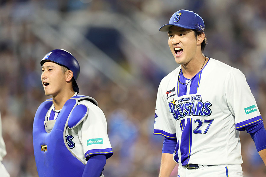 中日戦でバッテリーを組んだDeNA・松尾汐恩（左）と藤浪晋太郎【写真提供：産経新聞社】