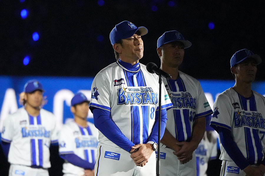 試合後にセレモニーを行ったDeNA・三浦大輔【写真：町田利衣】