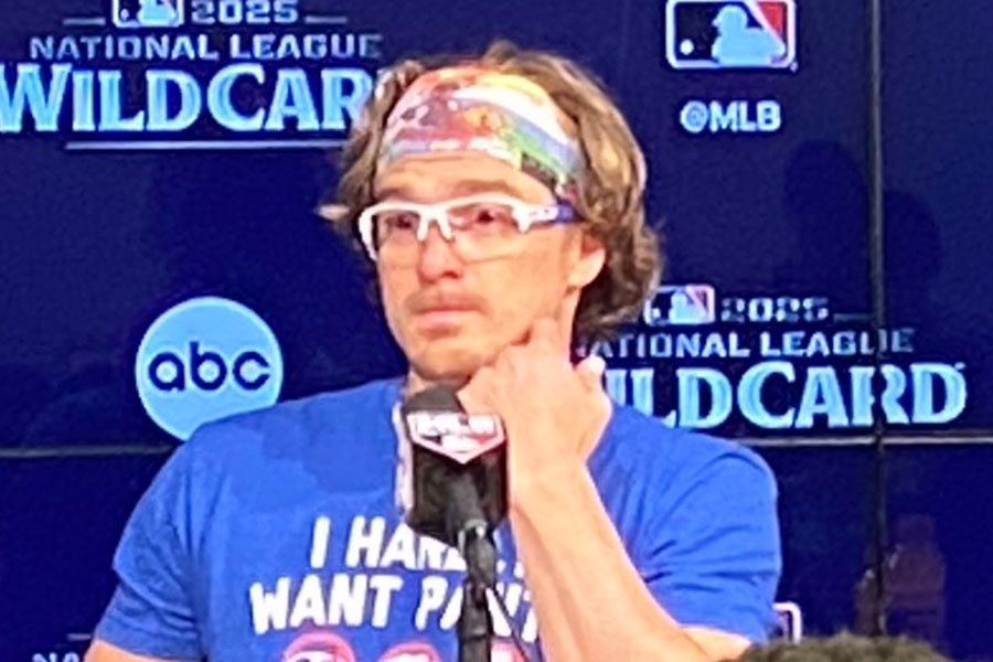 試合前の会見に臨んだエンリケ・ヘルナンデス【写真:真柴健】