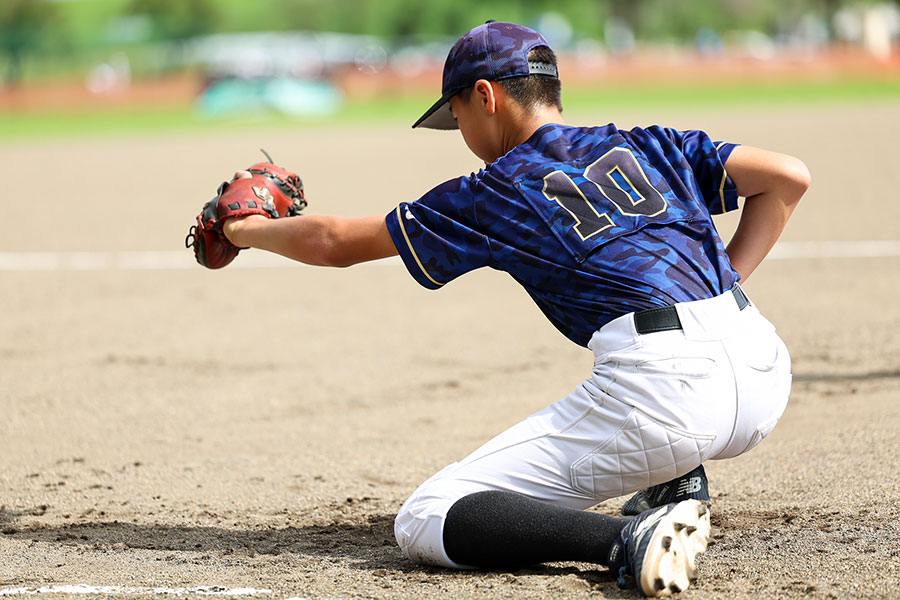 キャッチングが上達する「ボールを下から捉える」感覚とは(写真はイメージ)