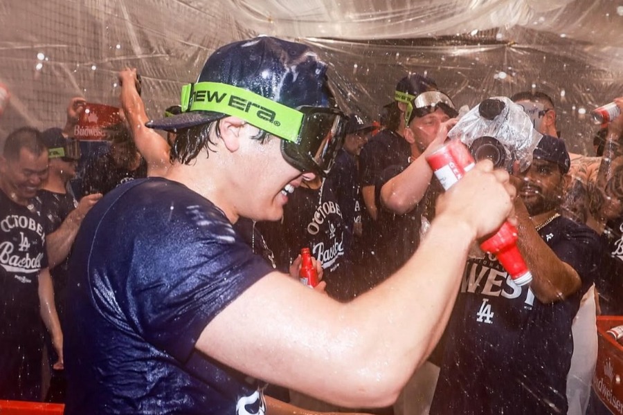 シャンパンファイトを楽しむドジャース・大谷翔平（写真はスクリーンショット）