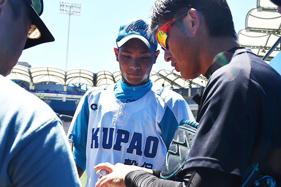 指導を行う能見篤史氏【写真:PLM】