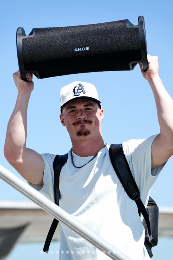 ワイヤレスポータブルスピーカーを持ち込んだドレイヤー【画像はスクリーンショット】