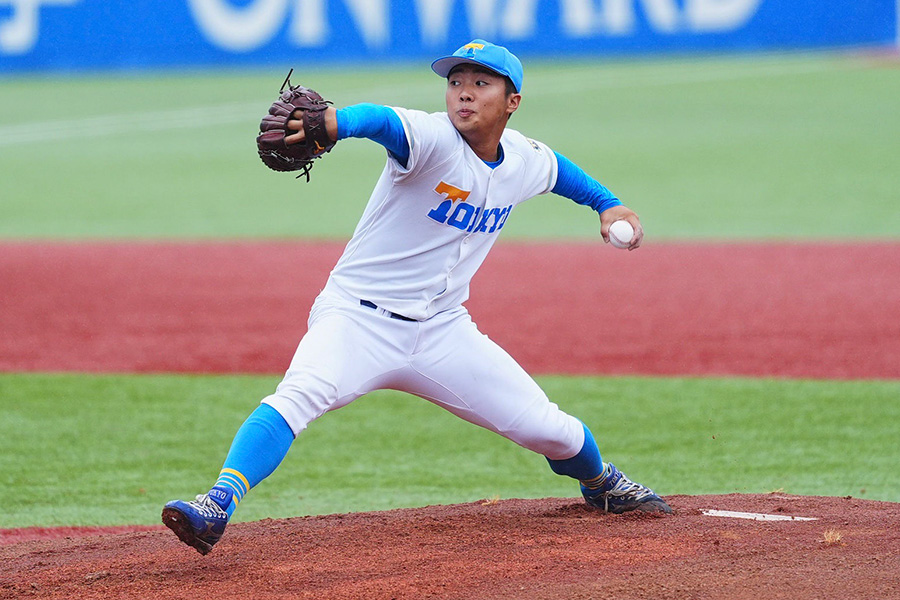 慶大戦に登板した東大・松本慎之介【写真：小林靖】