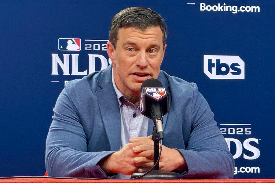 会見に臨んだアンドリュー・フリードマン編成本部長【写真：小谷真弥】