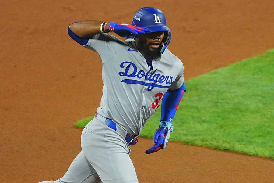 逆転3ランを放ったドジャースのテオスカー・ヘルナンデス【写真：荒川祐史】