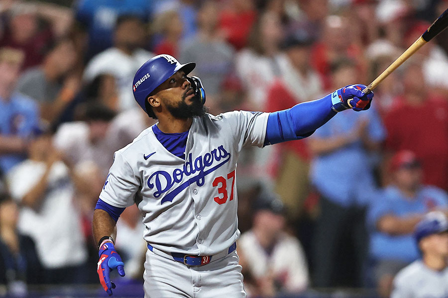 フィリーズ戦で逆転3ランを放ったテオスカー・ヘルナンデス【写真：ロイター】