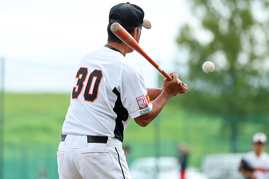 “生きた球”をノックで打つ極意とは（写真はイメージ）