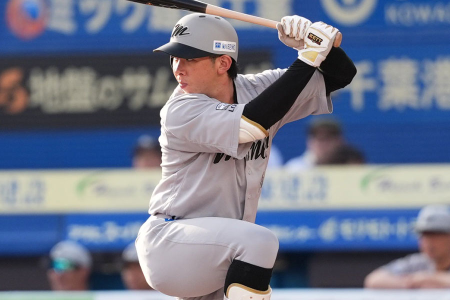 ロッテ・寺地隆成【写真：小林靖】