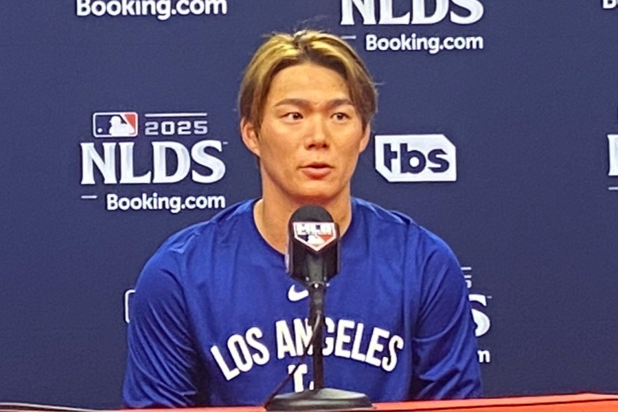 会見に臨んだドジャース・山本由伸【写真：真柴健】