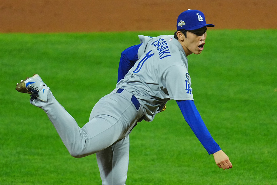 フィリーズ戦に登板したドジャース・佐々木朗希【写真：荒川祐史】