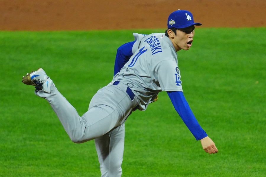 9回に登板したドジャース・佐々木朗希【写真：荒川祐史】