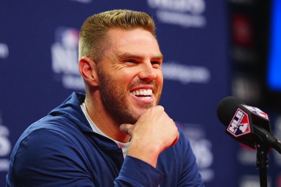 試合後、取材に応じたドジャースのフレディ・フリーマン【写真:荒川祐史】