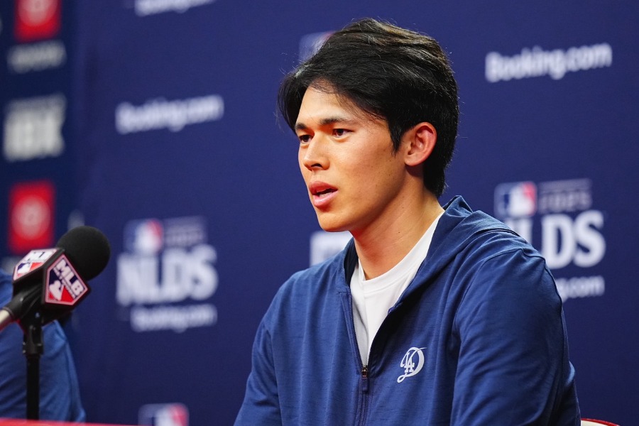 試合後、取材に応じたドジャース・佐々木朗希【写真:荒川祐史】