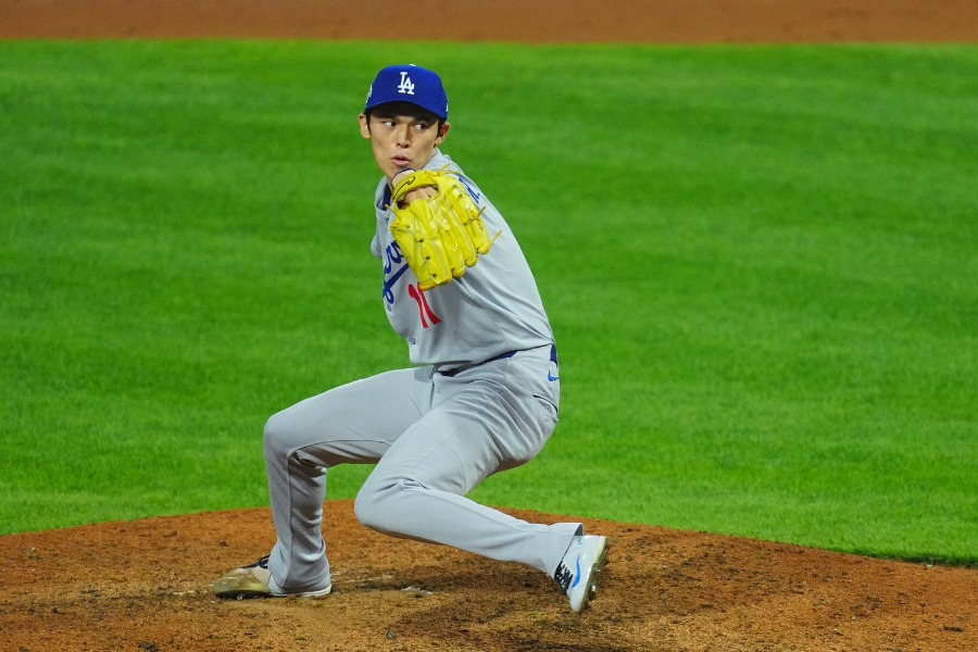 9回に登板したドジャース・佐々木朗希【写真：荒川祐史】