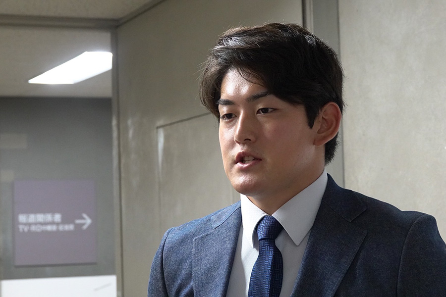 取材に応じたソフトバンク・風間球打【写真：竹村岳】