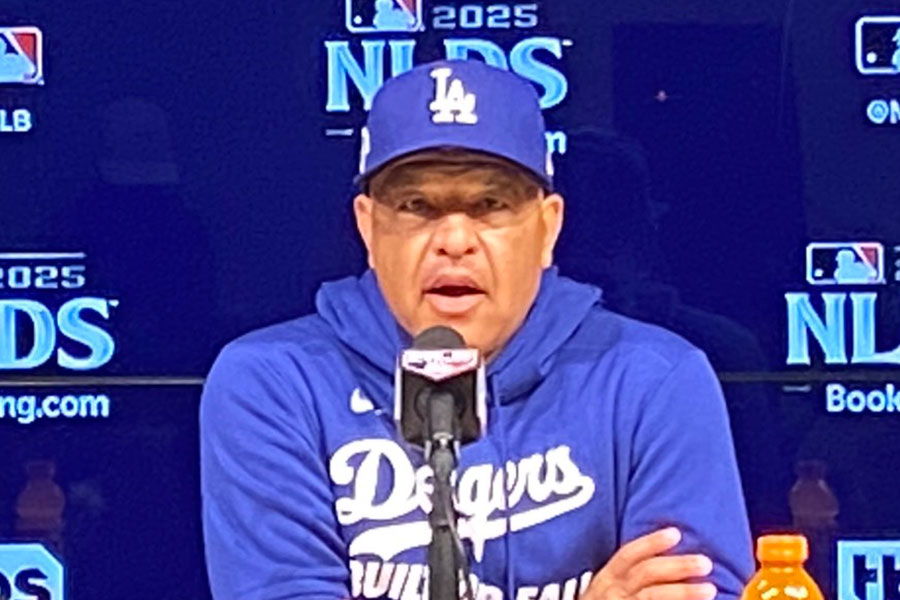 試合前日会見に出席したドジャースのデーブ・ロバーツ監督【写真:真柴健】
