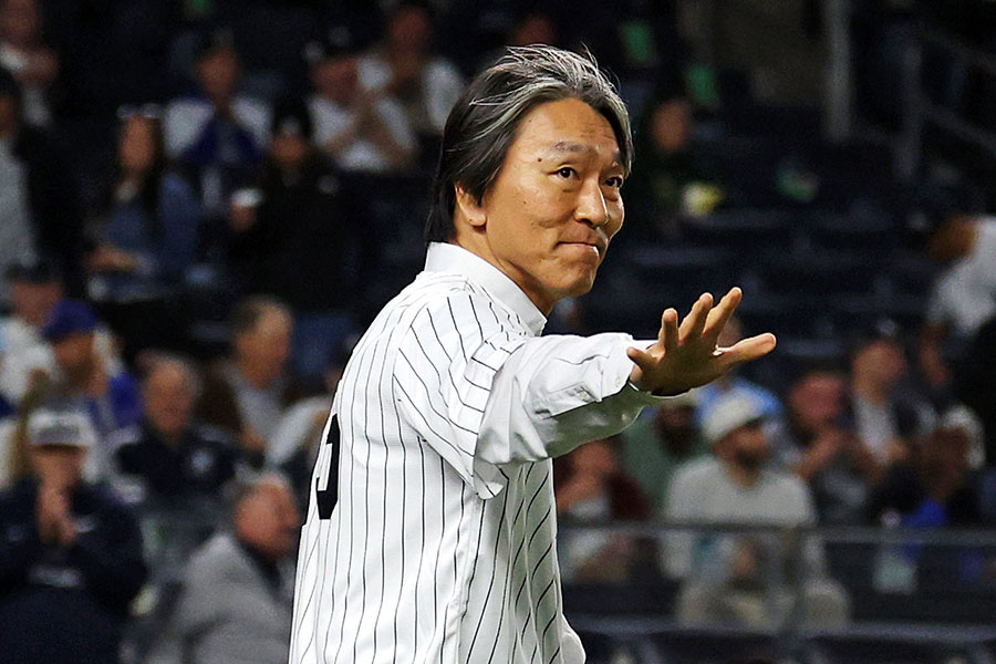 始球式に登場した元ヤンキース・松井秀喜氏【写真：ロイター】
