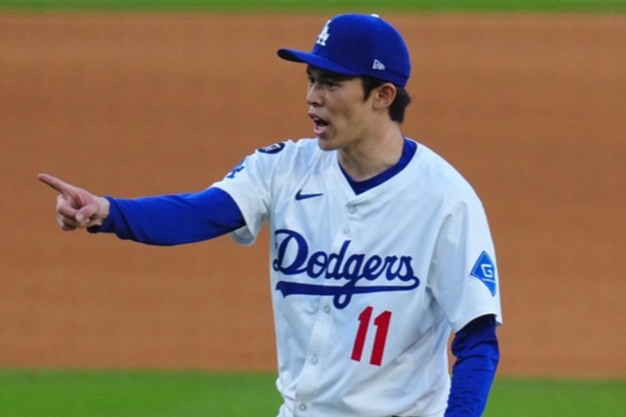 救援登板したドジャース・佐々木朗希【写真：荒川祐史】