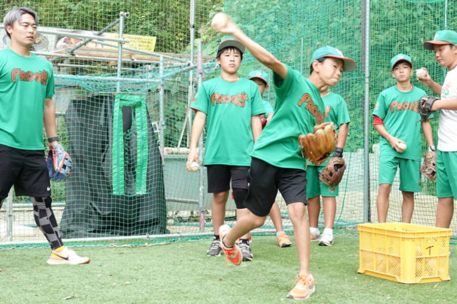 体全体を使った投げ方が身に付く「ステップスロー」とは【写真:橋本健吾】