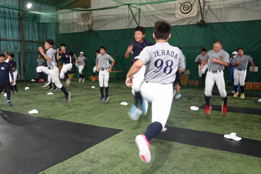 愛知尾州ボーイズのウオーミングアップの様子【写真:木村竜也】