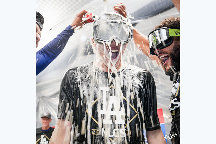 シャンパンファイトを楽しむドジャース・佐々木朗希【写真提供：ドジャース】