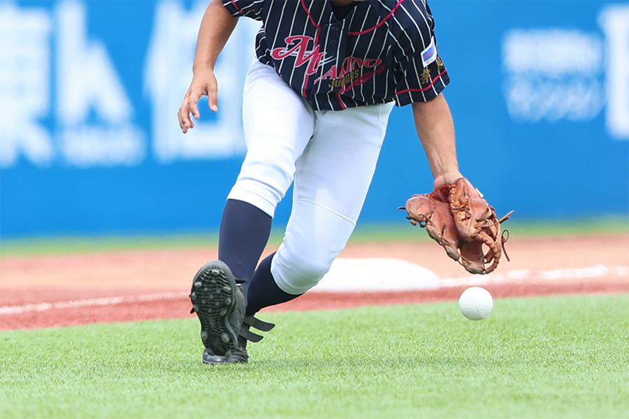 自然とグラブさばきが柔らかくなる練習法とは（写真はイメージ）