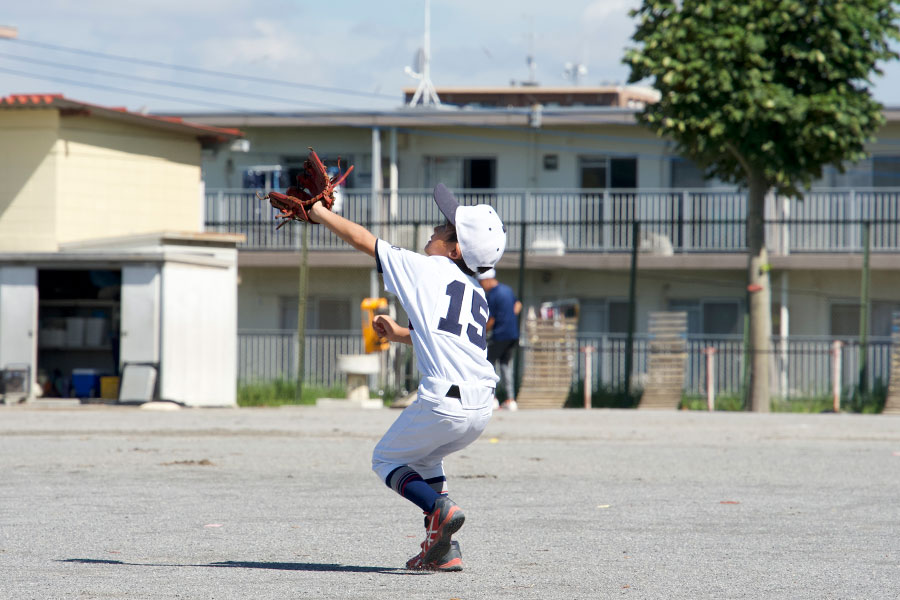 フライ捕球が上達するトレーニングとは（写真はイメージ）