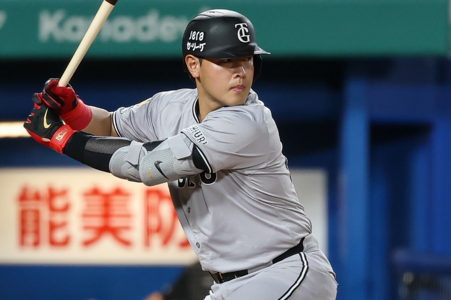 Bジェイズが獲得した岡本和真【写真：加治屋友輝】