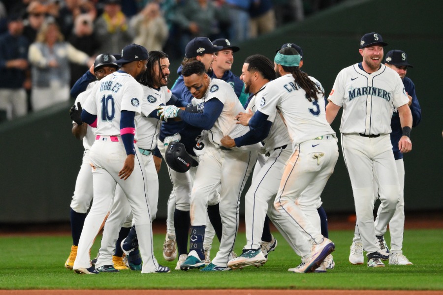 イチロー 世界15枚限定 15/15 ラストナンバー プリスティン トップス マリナーズ、延長15回制し地区S突破 イチロー在籍の2001年以来