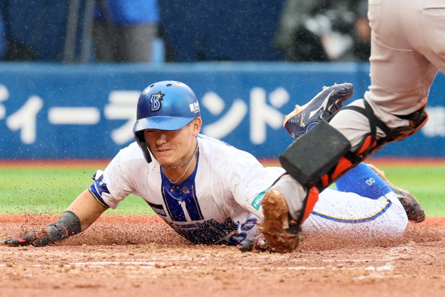 巨人戦で好走塁を見せたDeNA・林琢真【写真提供：産経新聞社】