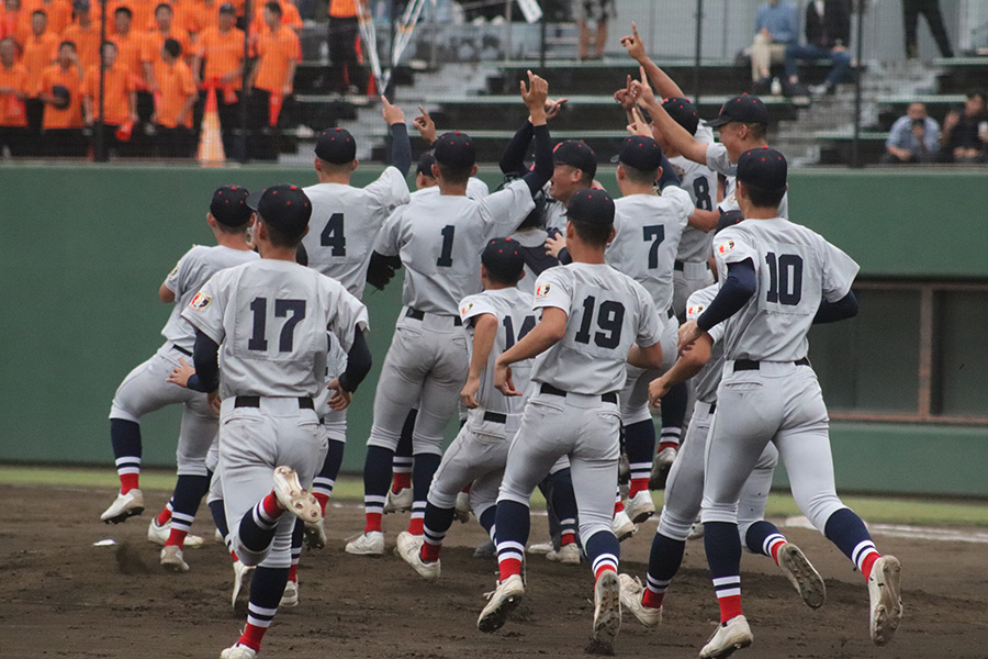県大会で優勝した横浜ナイン【写真：大利実】