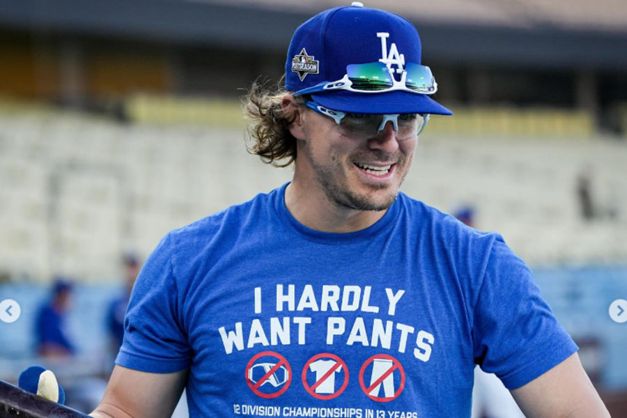 非公開練習で汗を流すドジャースのエンリケ・ヘルナンデス【写真提供：ドジャース（画像はスクリーンショット）】