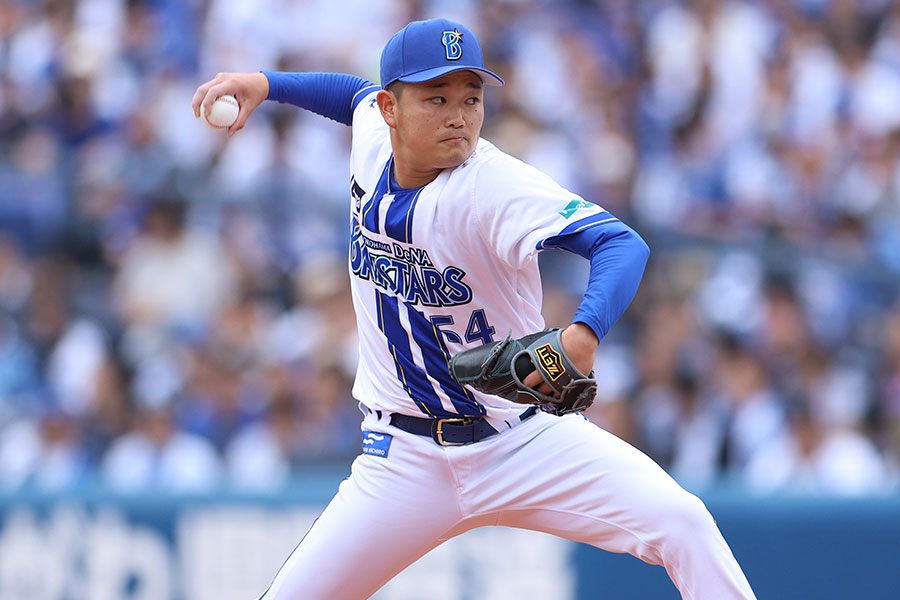 巨人戦に登板したDeNA・石田裕太郎【写真：産経新聞社】